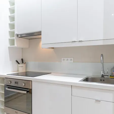 Old - Superb 2 Bedrooms.