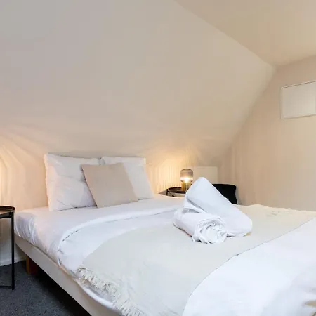 Old - Superb 2 Bedrooms.