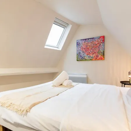 Old - Superb 2 Bedrooms. Apartment *