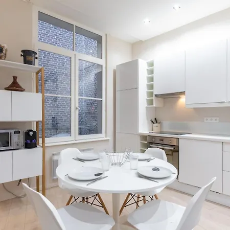 Old - Superb 2 Bedrooms. * Lille