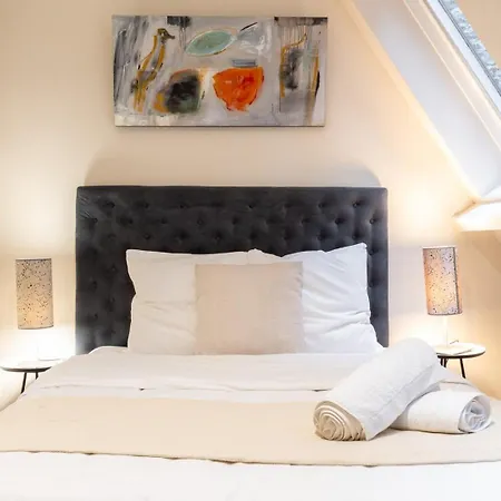 Old - Superb 2 Bedrooms. * Lille