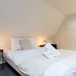 Old - Superb 2 Bedrooms.